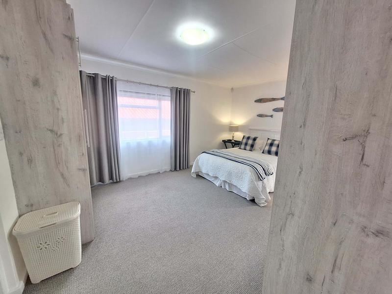 5 Bedroom Property for Sale in Reebok Western Cape